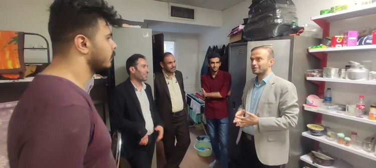 بازدید سرزده مدیران معاونت دانشجویی دانشگاه از خوابگاه امید 